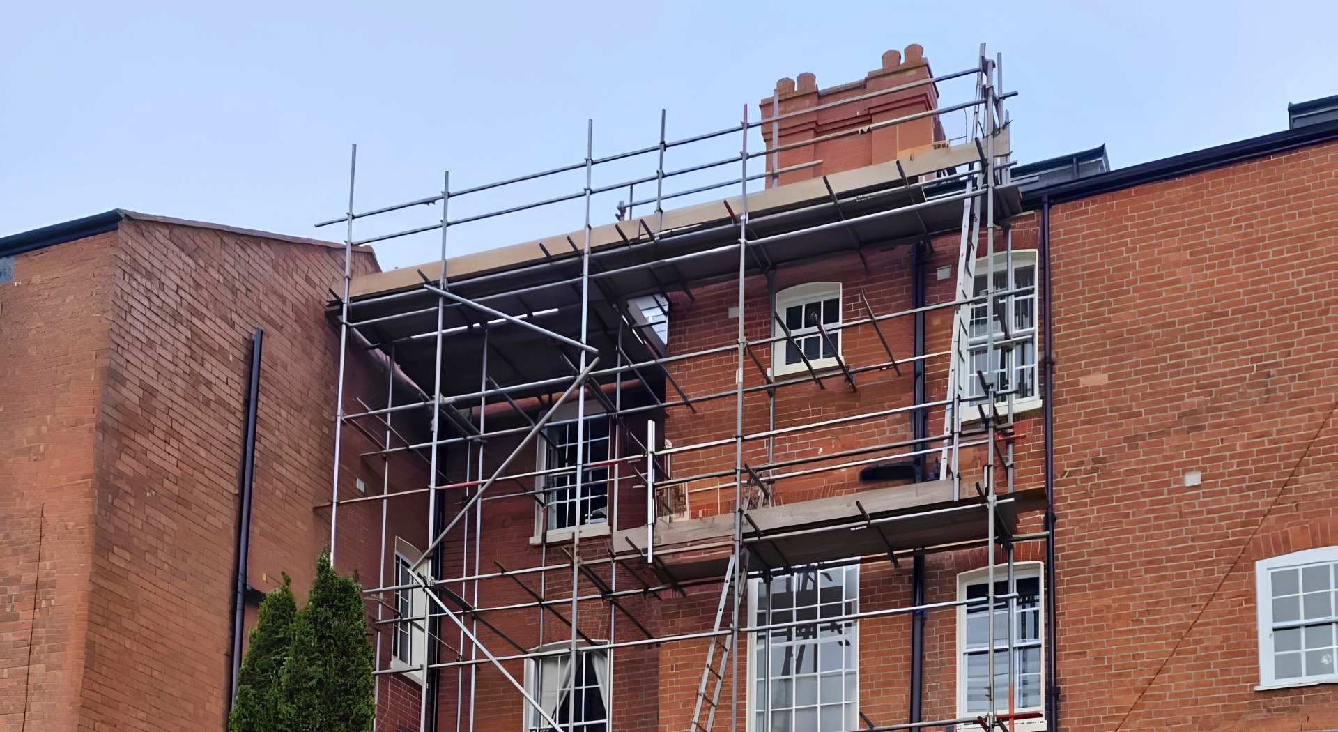 Roof repair scaffolding providing safe access to a residential property in Birmingham